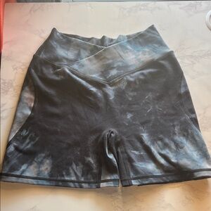 Alphalete Surface Power 5” Shorts in Black Oil Stain colour way.